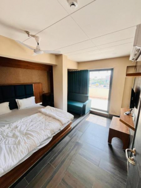 Hotel Damru & rooms